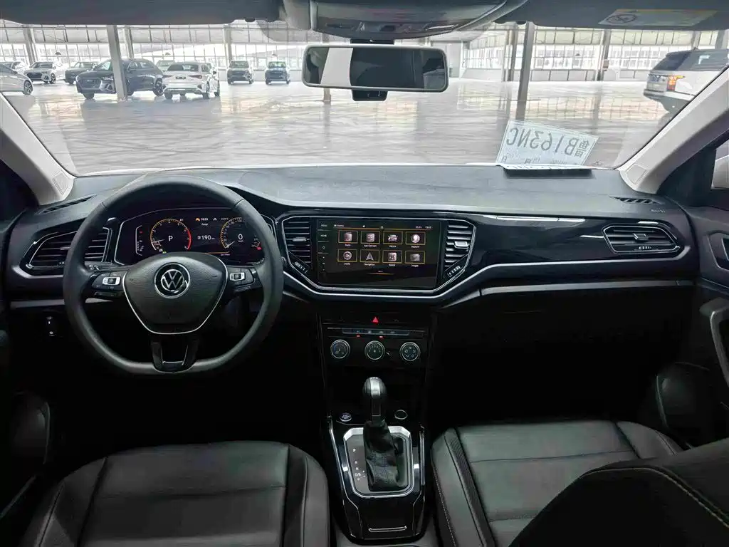 Volkswagen T-Roc 2023 — фото 11