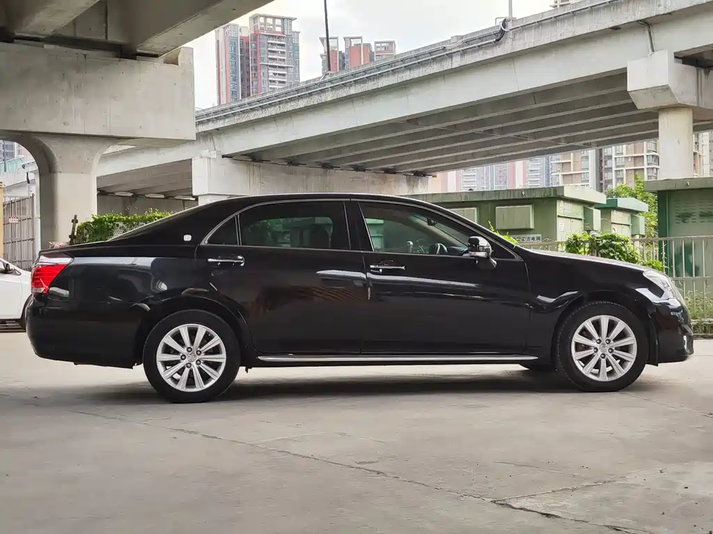 Toyota Crown 2014 — фото 8