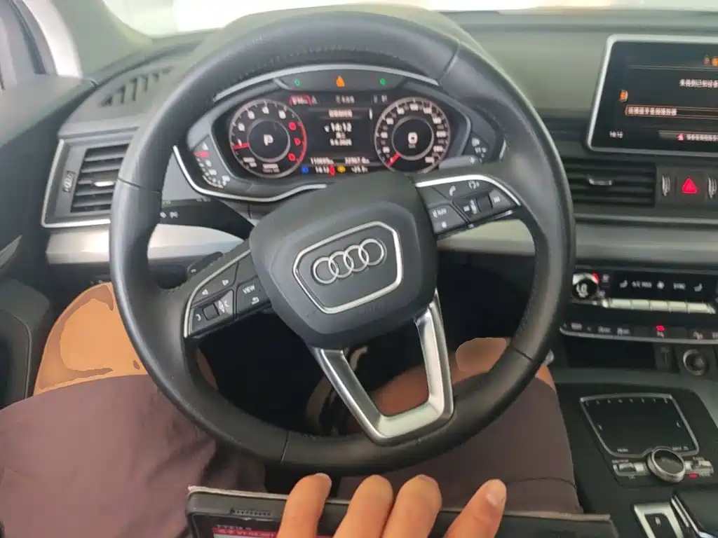 Audi Q5L 2018 — фото 11