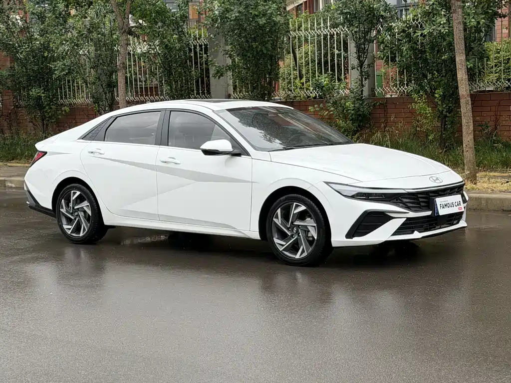 Hyundai Elantra 2024