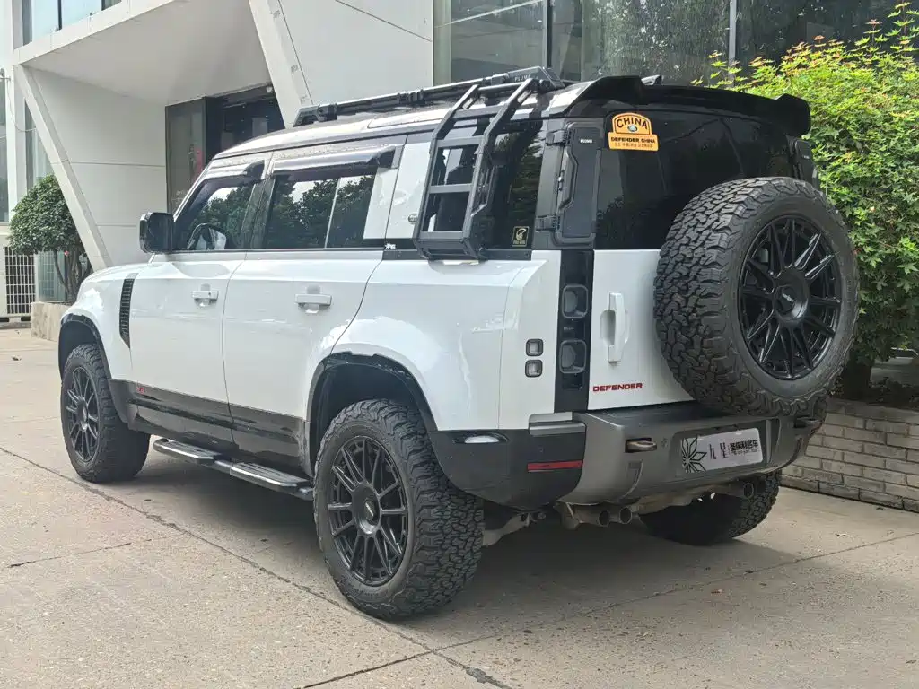 Land Rover Defender 2023 — фото 3
