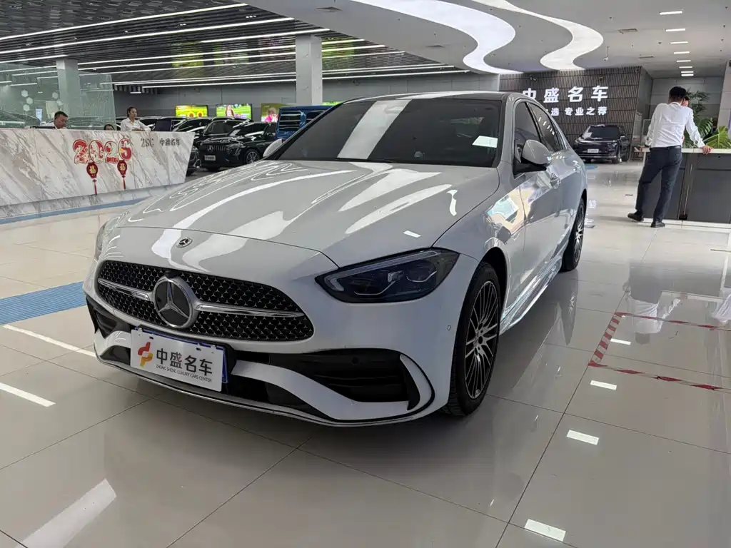 Mercedes-Benz C-Class 2025 — фото 1