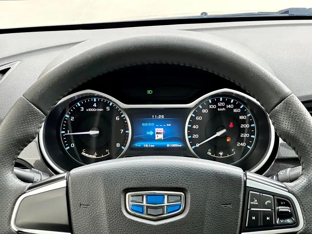 Geely Emgrand 2017 — фото 14