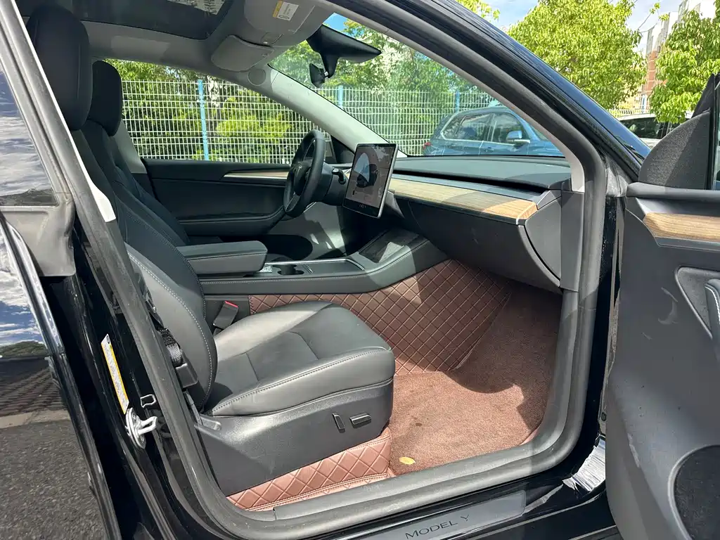 Tesla Model Y 2023 — фото 10