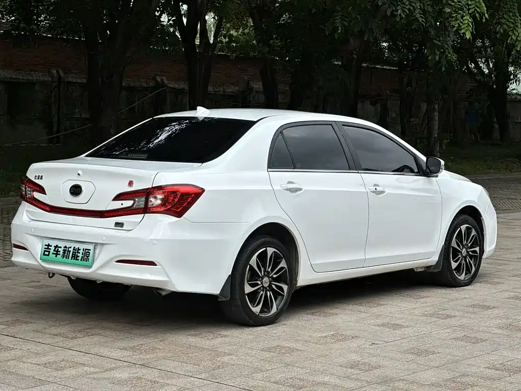 BYD Qin NEV 2016 — фото 6