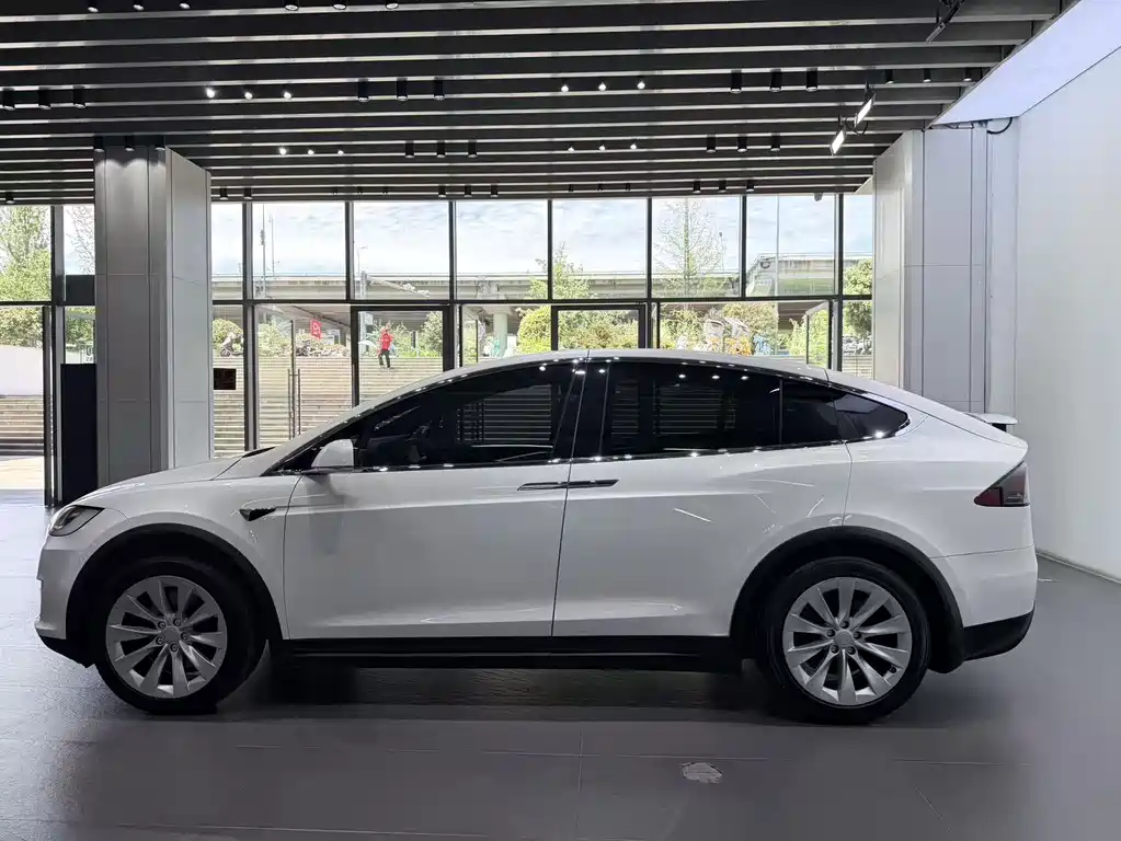 Tesla Model X 2017