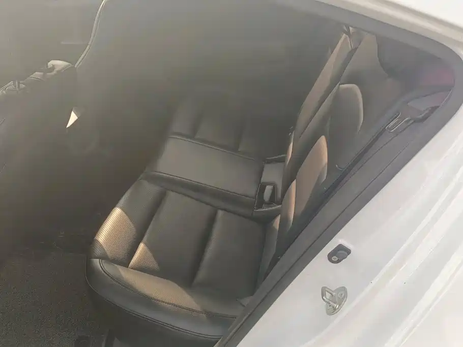 Hyundai Elantra 2022 — фото 11