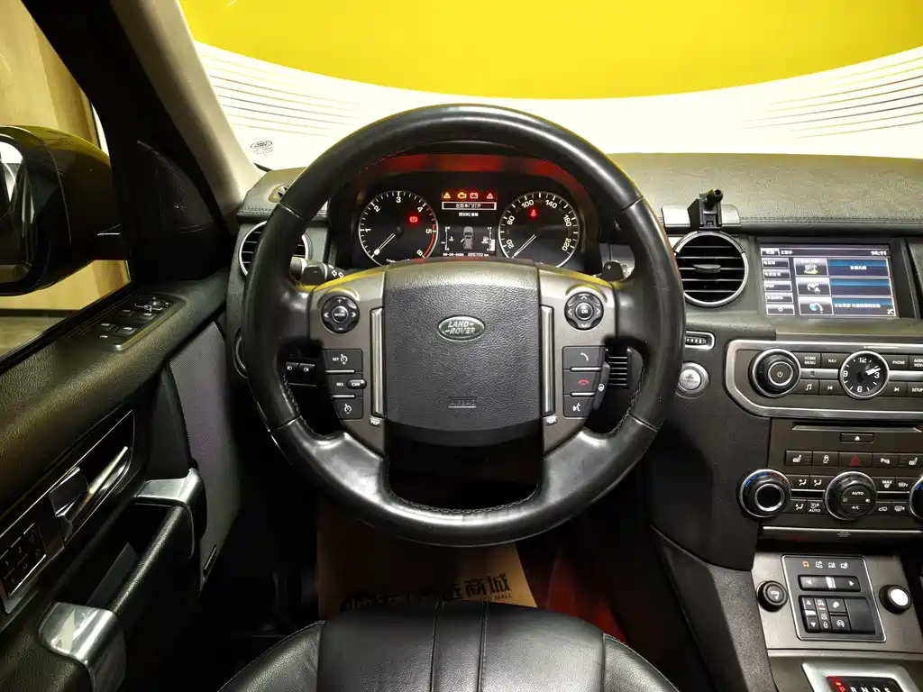 Land Rover Discovery 2015 — фото 10