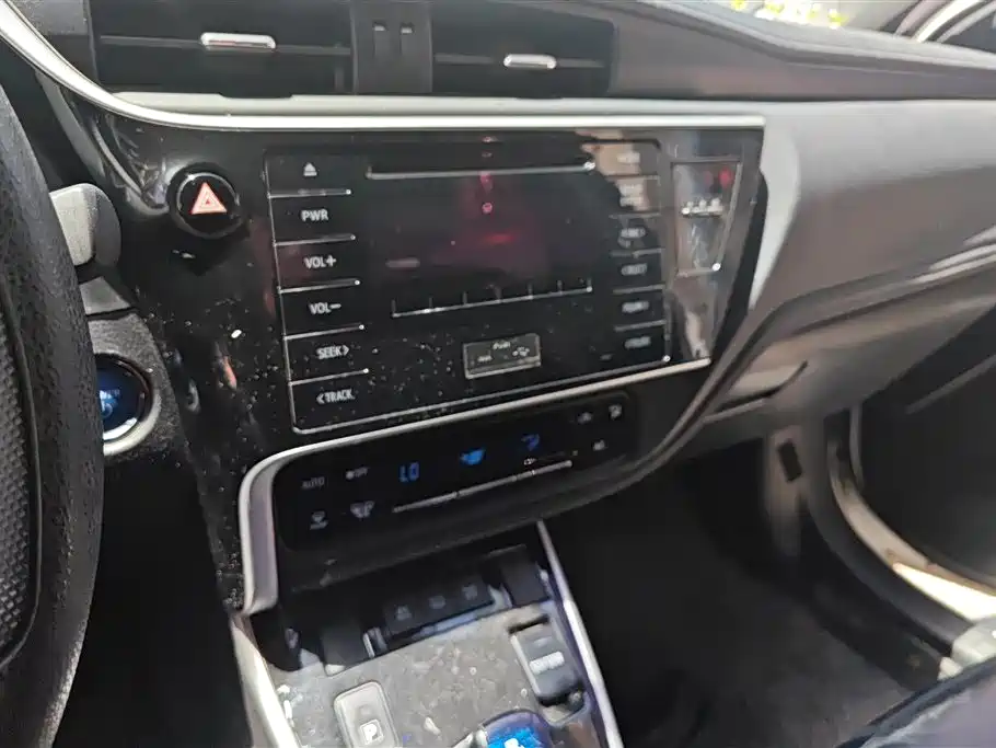 Toyota Corolla 2018 — фото 13