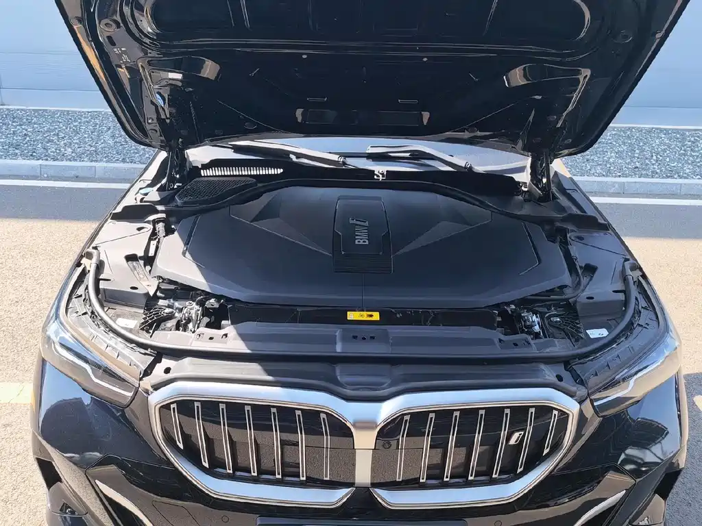 BMW i5 2025 — фото 4