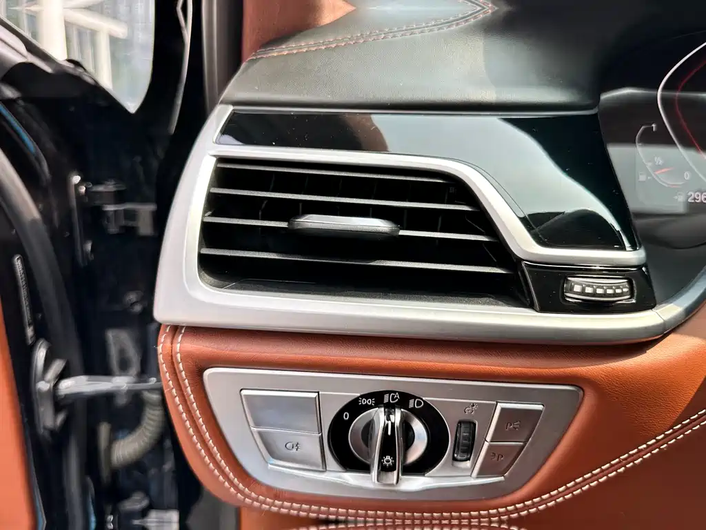 BMW 7 Series 2020 — фото 18