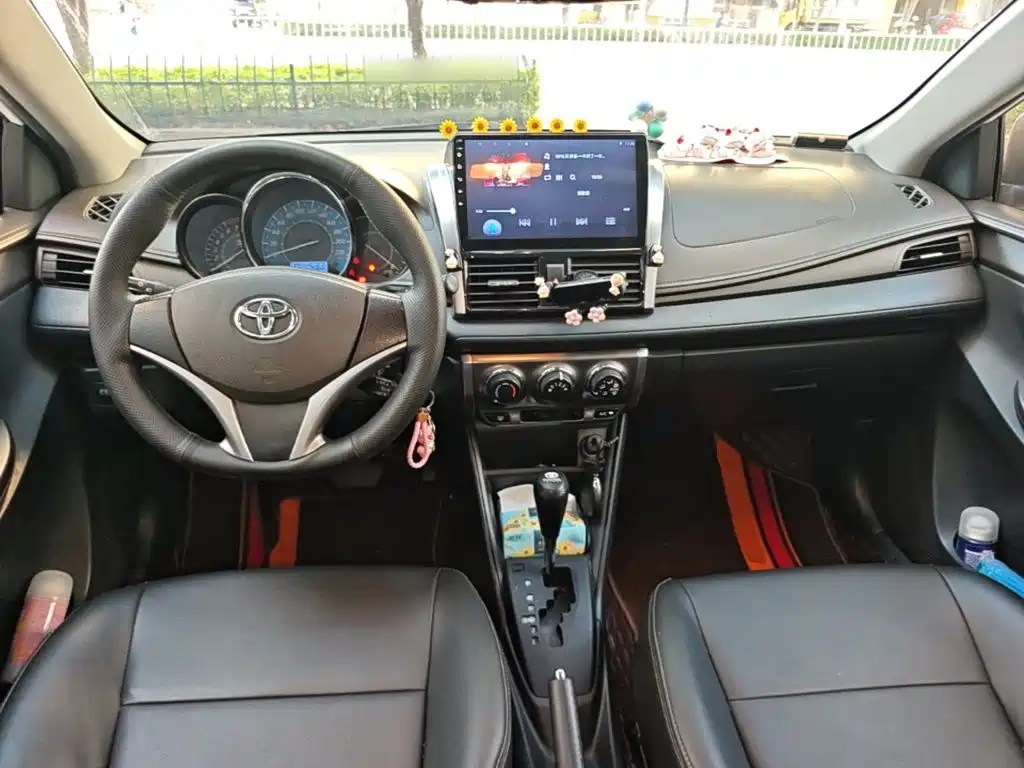 Toyota Yaris L 2016 — фото 10
