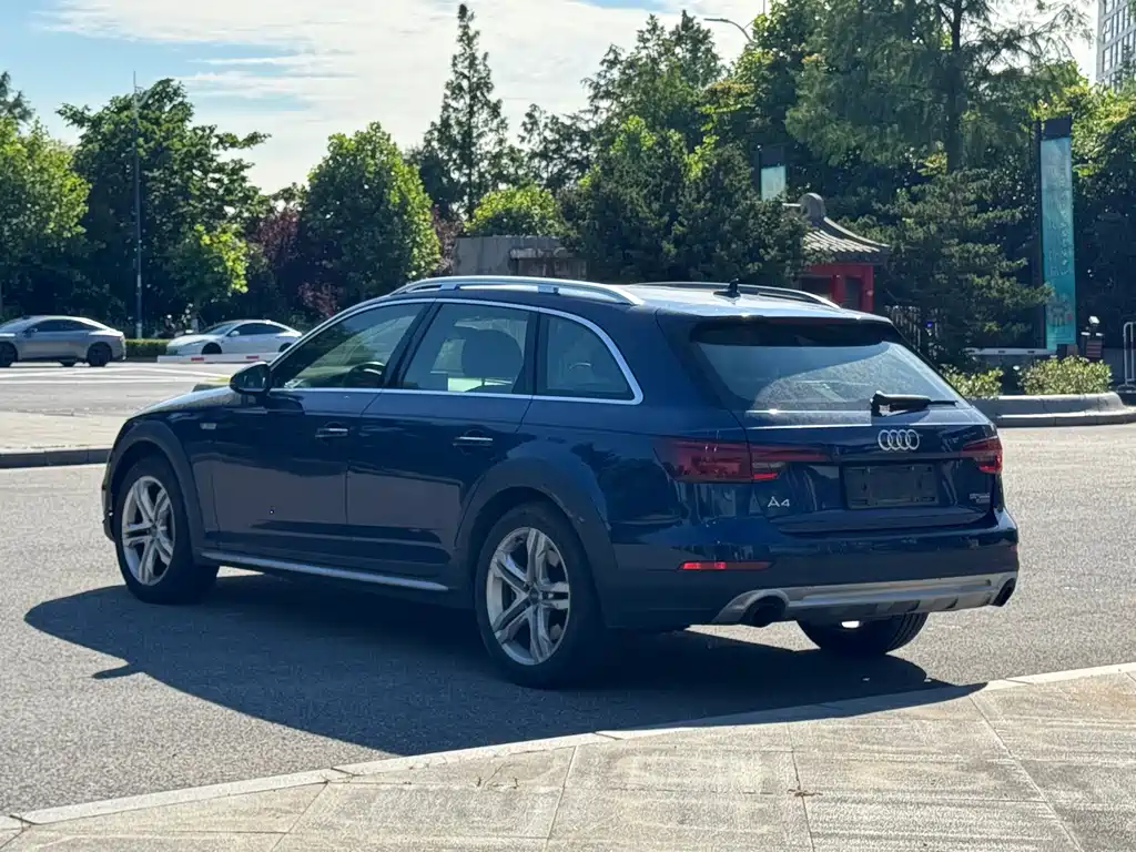 Audi A4 2018 — фото 6