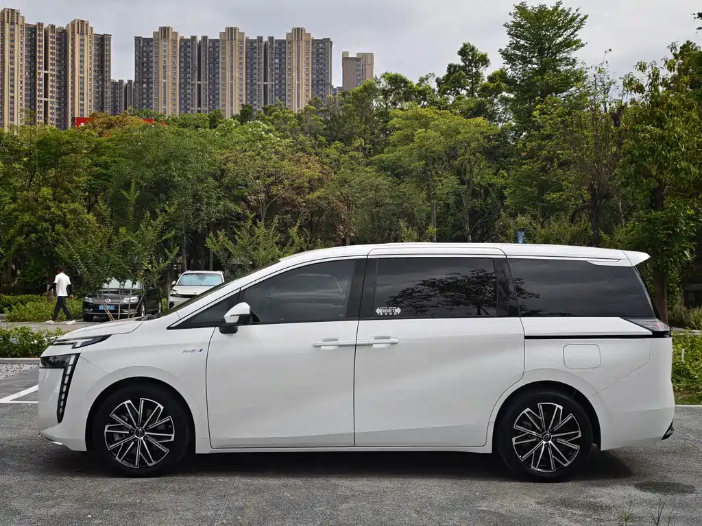 GAC Motor E8 PHEV 2024 — фото 6
