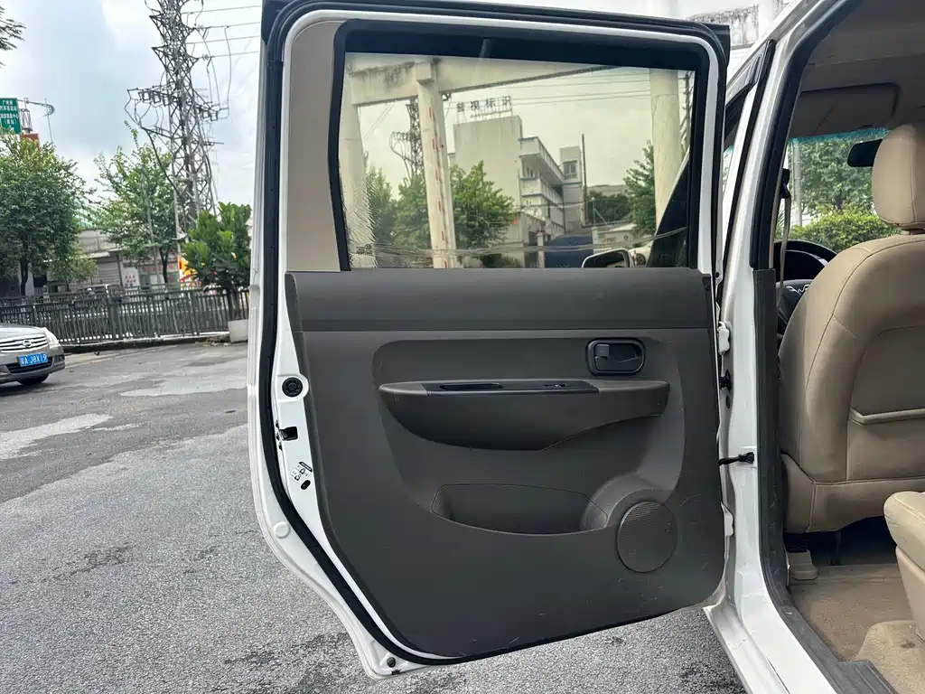 Wuling Hongguang 2016 — фото 11