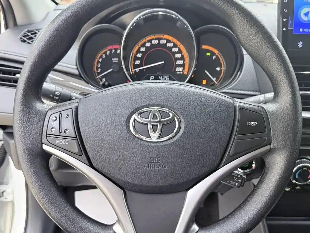 Toyota Yaris L 2022 — фото 13