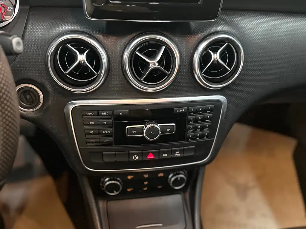 Mercedes-Benz A-Class 2016 — фото 10