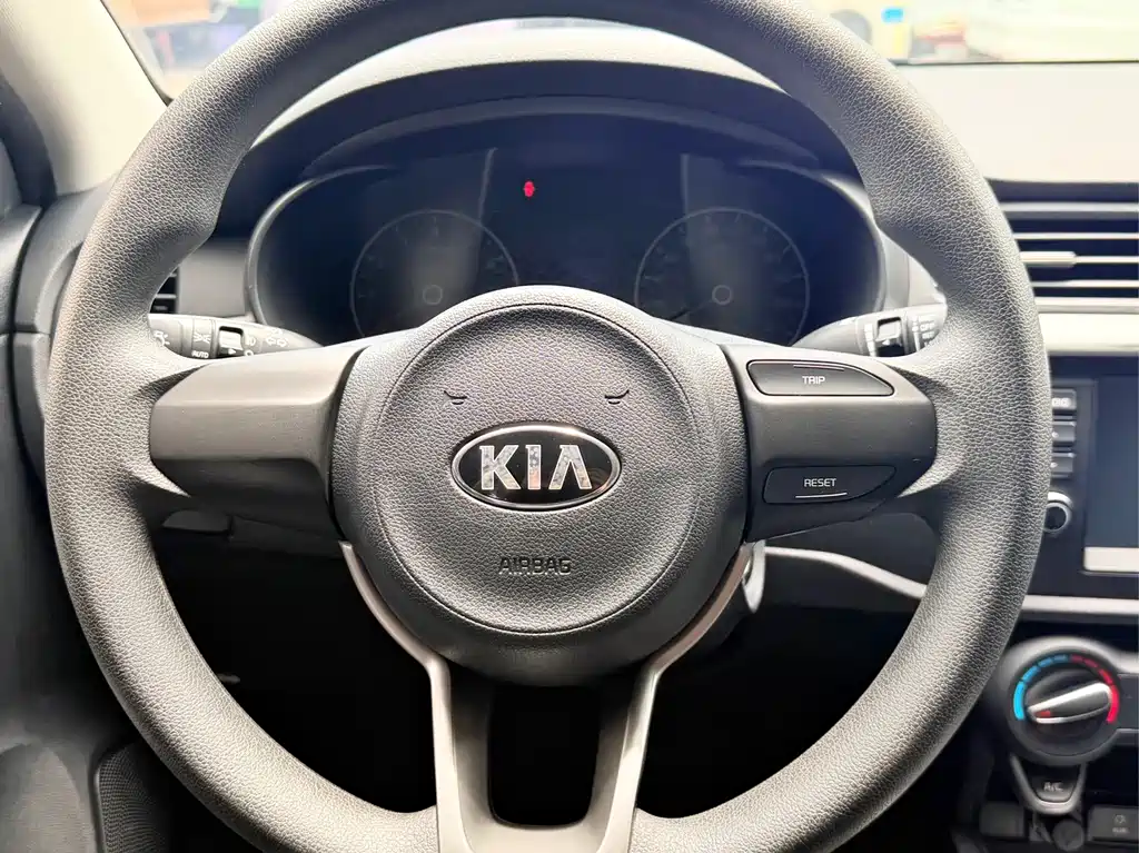 Kia K2 2017 — фото 18