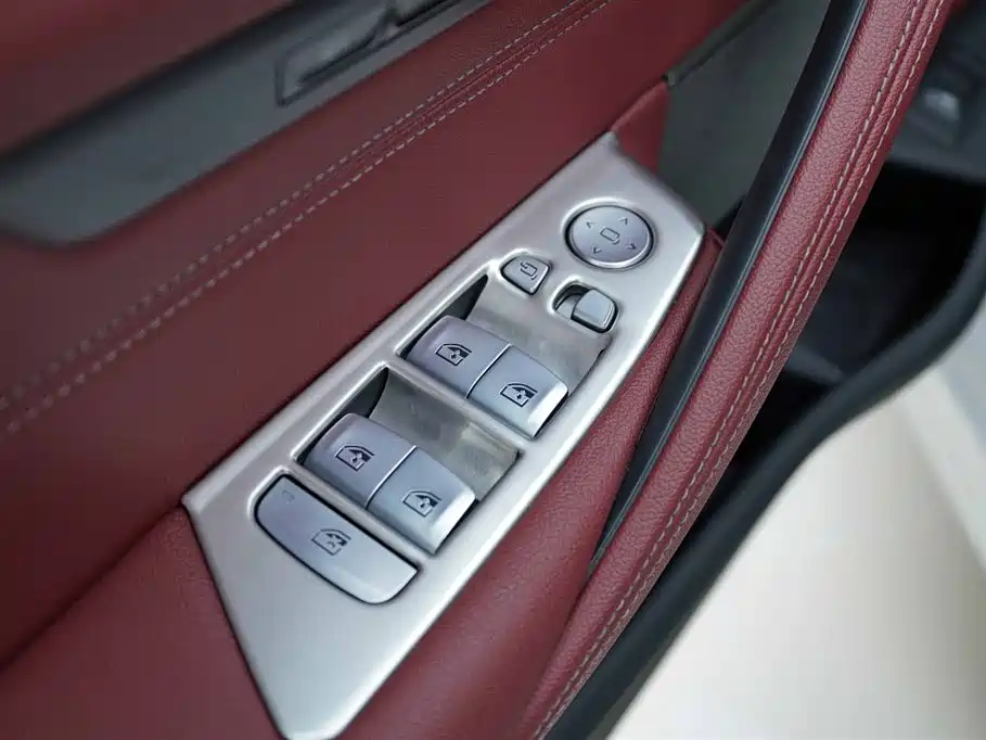 BMW 5 Series 2022 — фото 11
