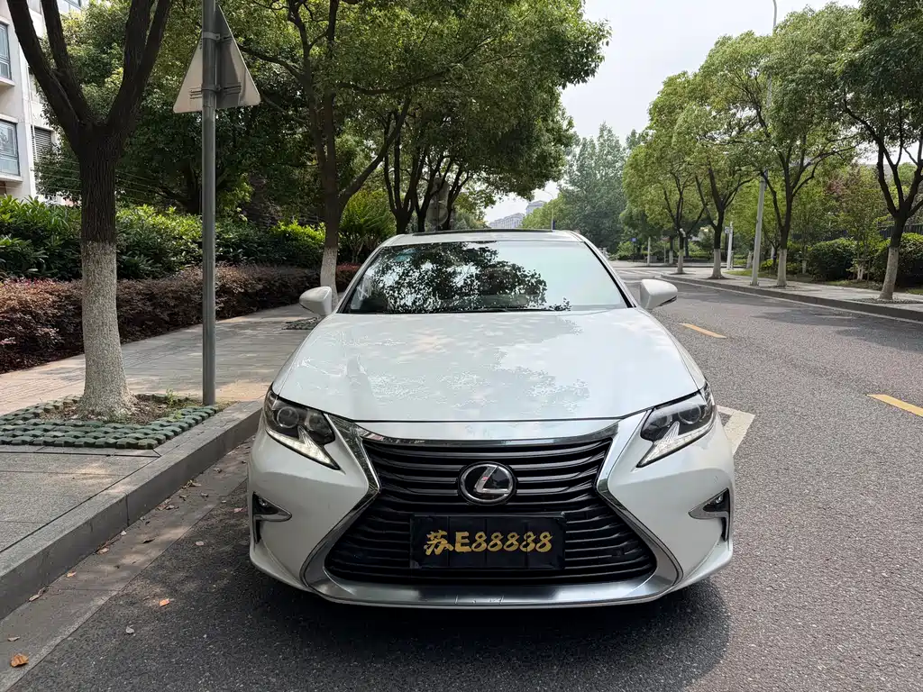 Lexus ES 2016