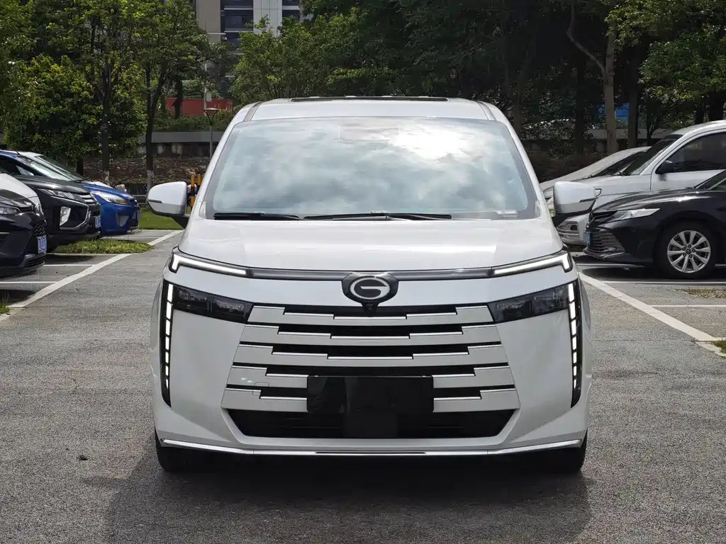 GAC Motor E8 PHEV 2024 — фото 2