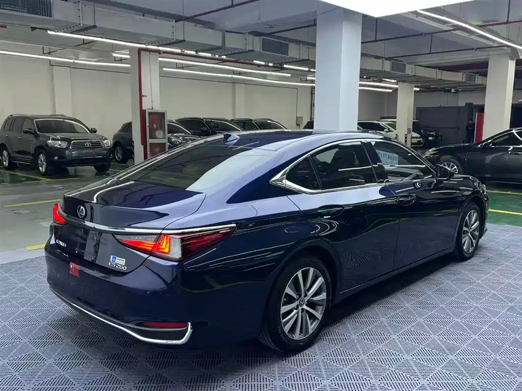Lexus ES 2019 — фото 4