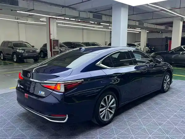 Lexus ES 2018
