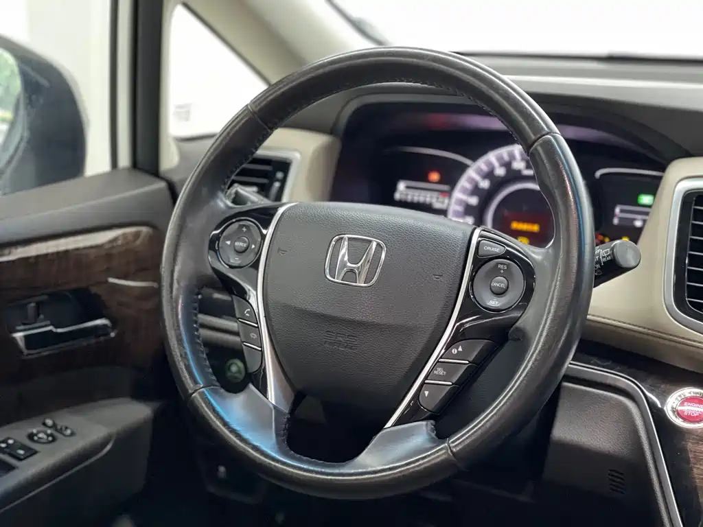 Honda Odyssey 2016 — фото 18