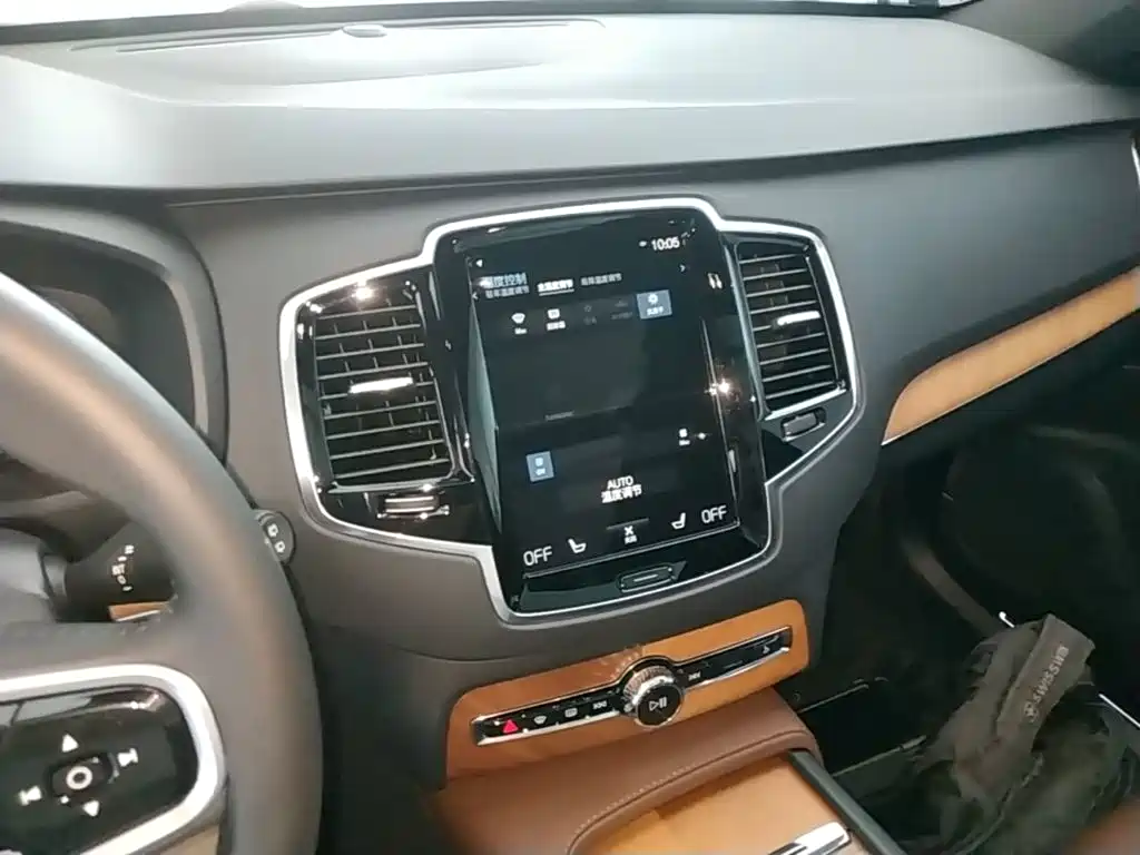 Volvo XC90 2022 — фото 13