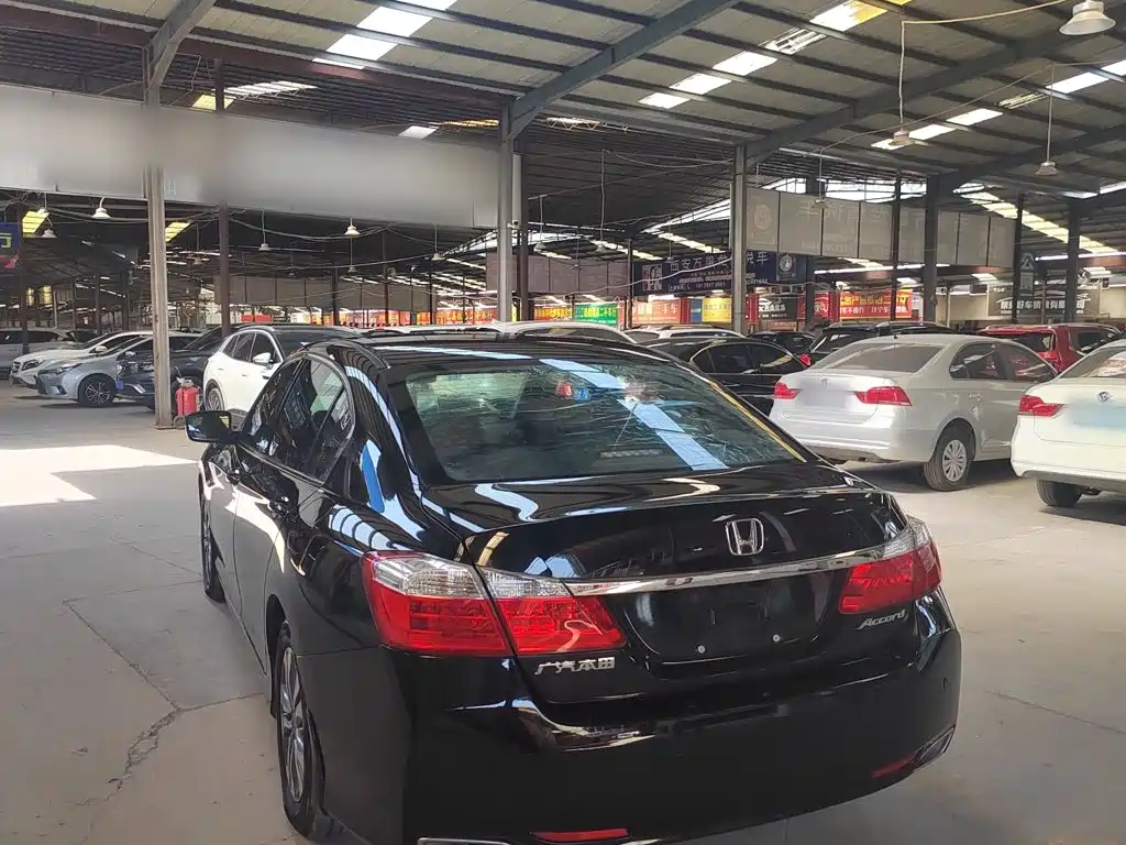 Honda Accord 2015 — фото 8