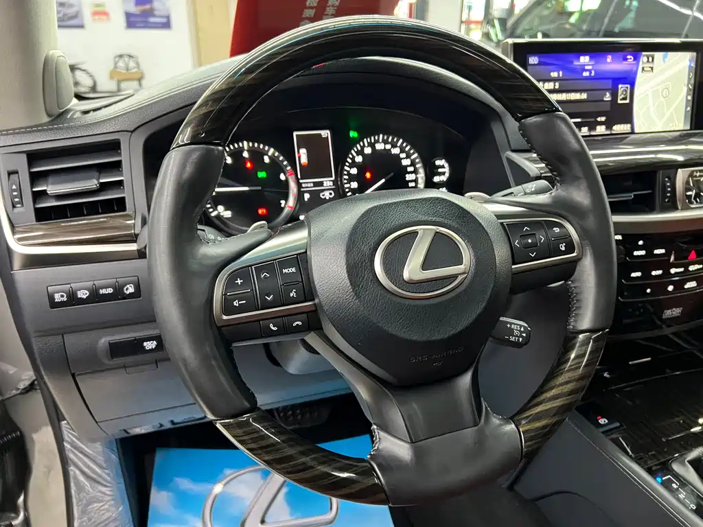 Lexus LX 2019 — фото 18