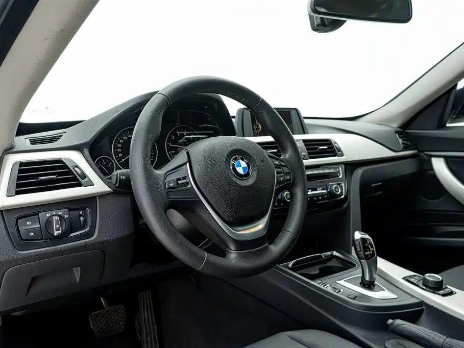 BMW 3 Series GT 2017 — фото 19