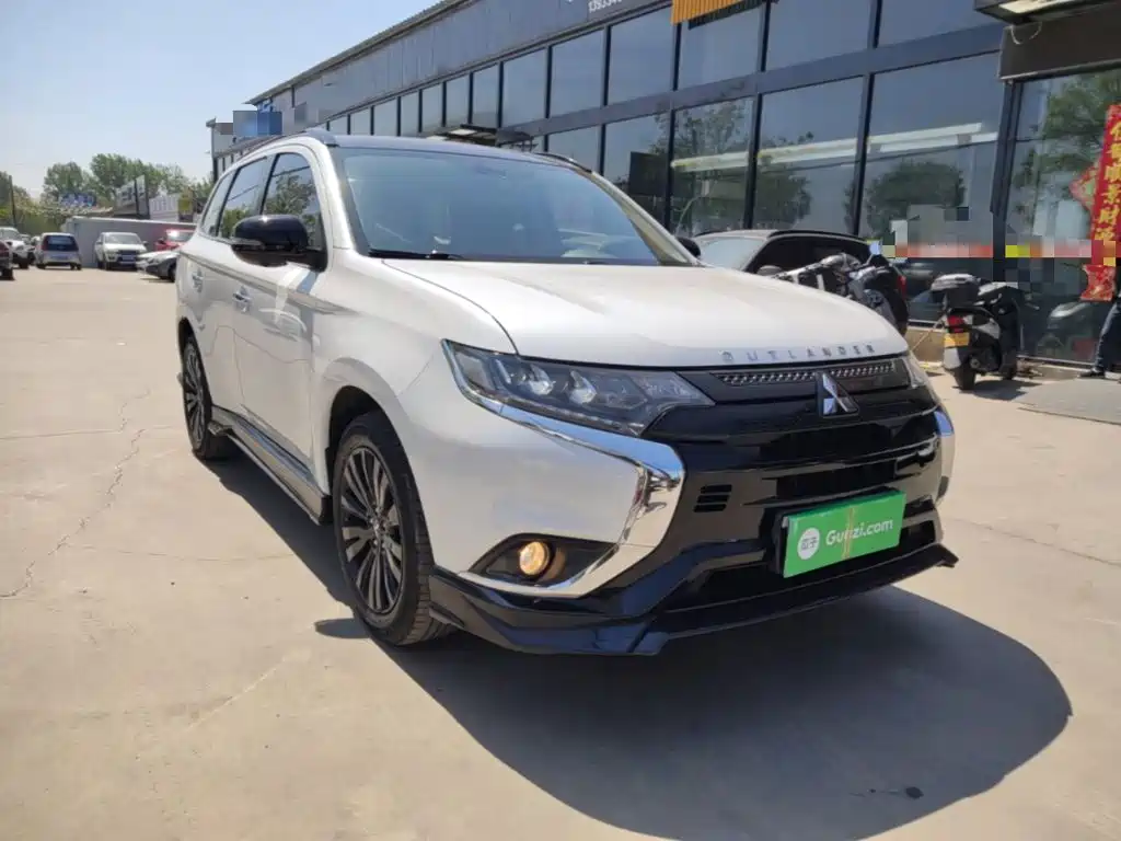 Mitsubishi Outlander 2022 — фото 22