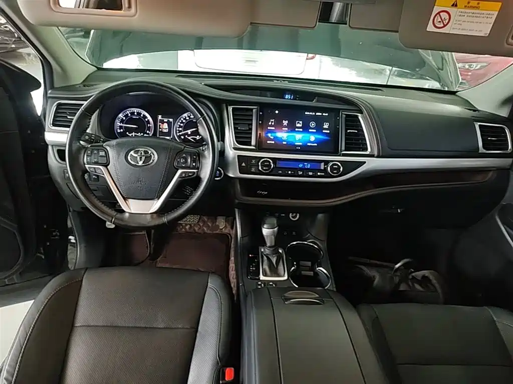 Toyota Highlander 2022 — фото 10