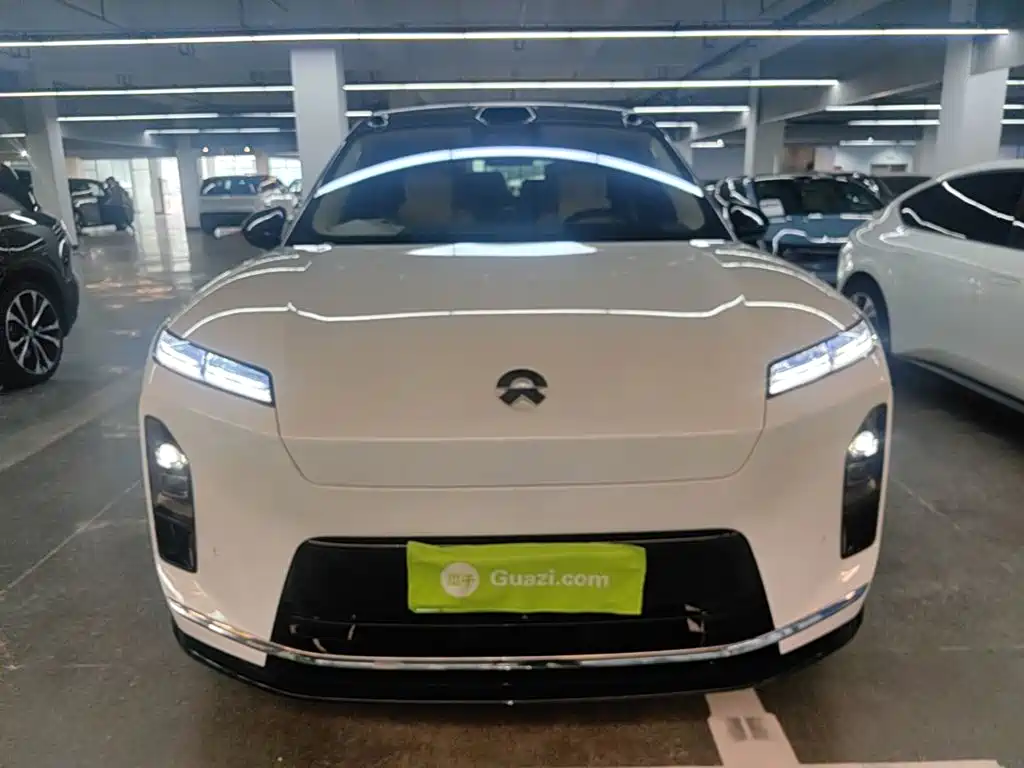 NIO ES8 2025