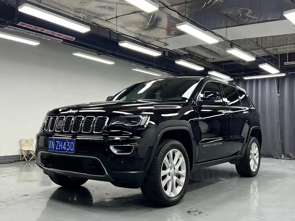 Jeep Grand Cherokee 2017 — фото 1