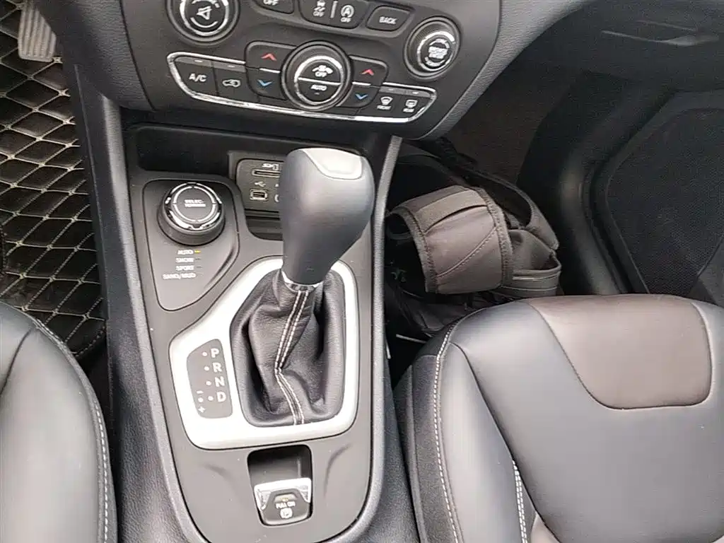 Jeep Cherokee 2017 — фото 14