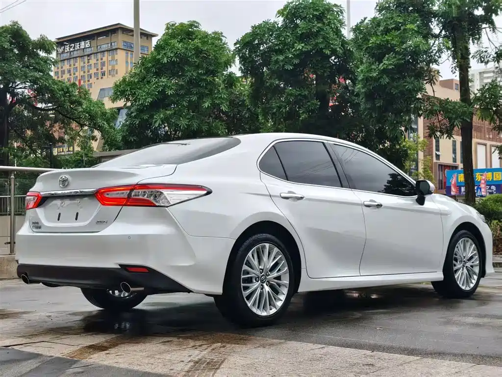 Toyota Camry 2019 — фото 5