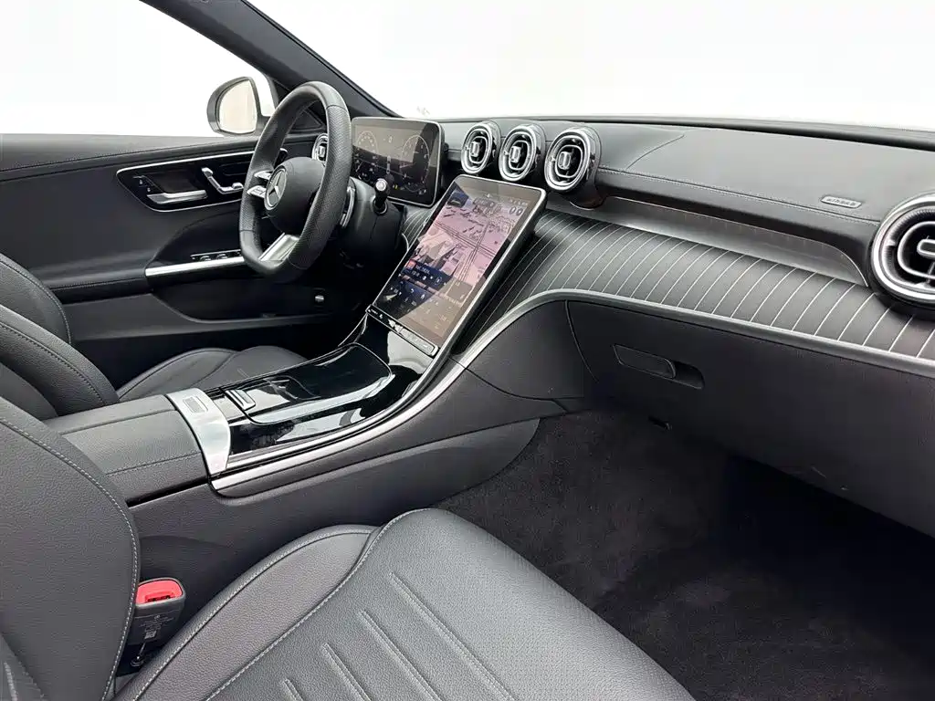 Mercedes-Benz C-Class 2024 — фото 17