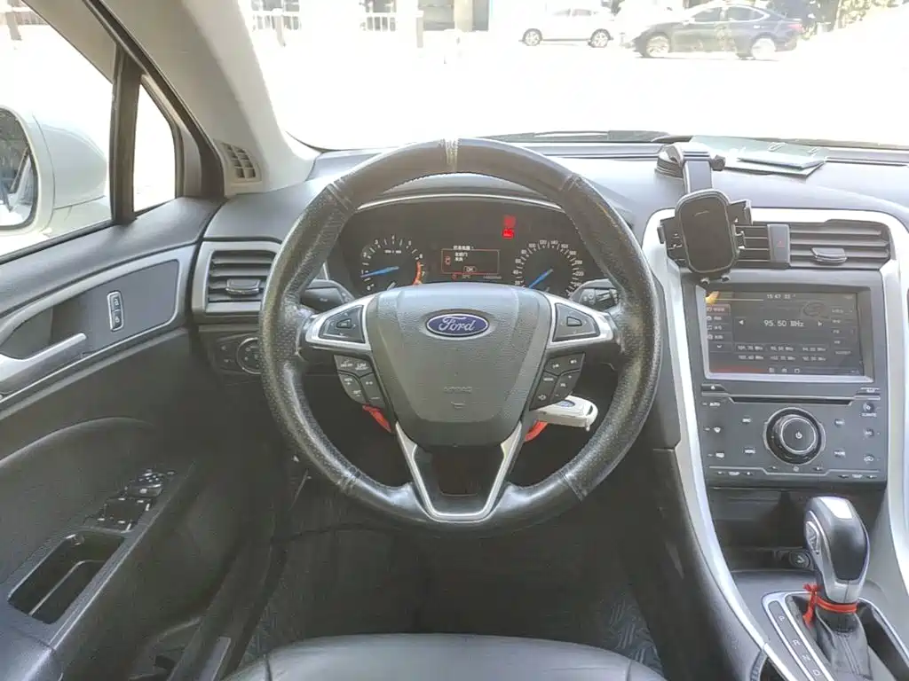 Ford Mondeo 2015 — фото 11