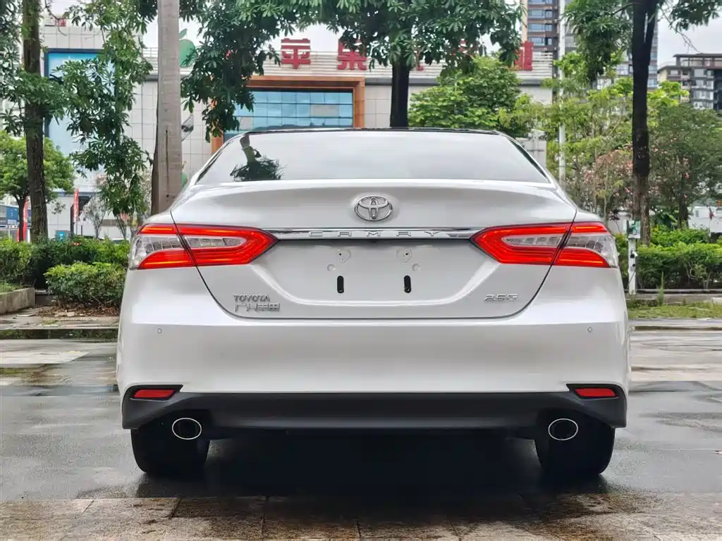 Toyota Camry 2019 — фото 27