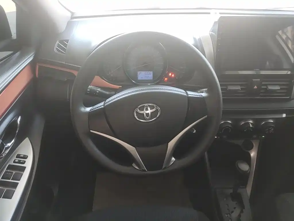 Toyota Yaris L 2016 — фото 11