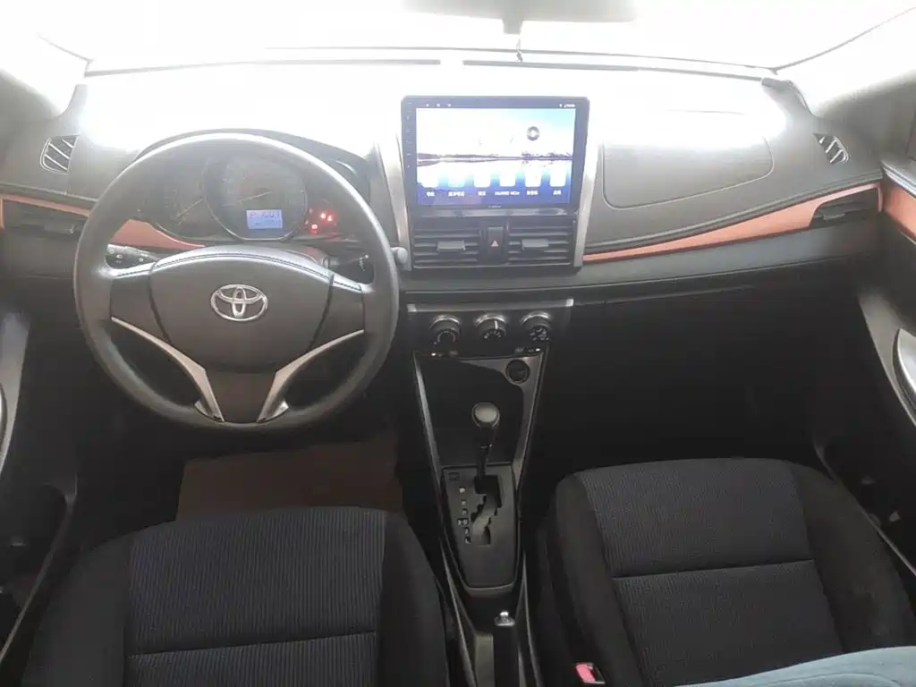 Toyota Yaris L 2016 — фото 10