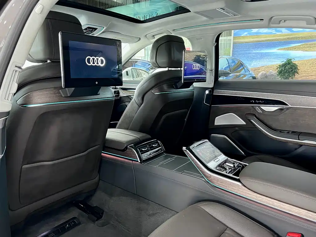 Audi A8 2021 — фото 21