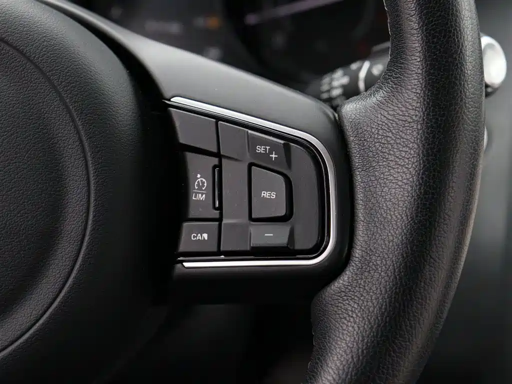 Jaguar E-PACE 2021 — фото 14