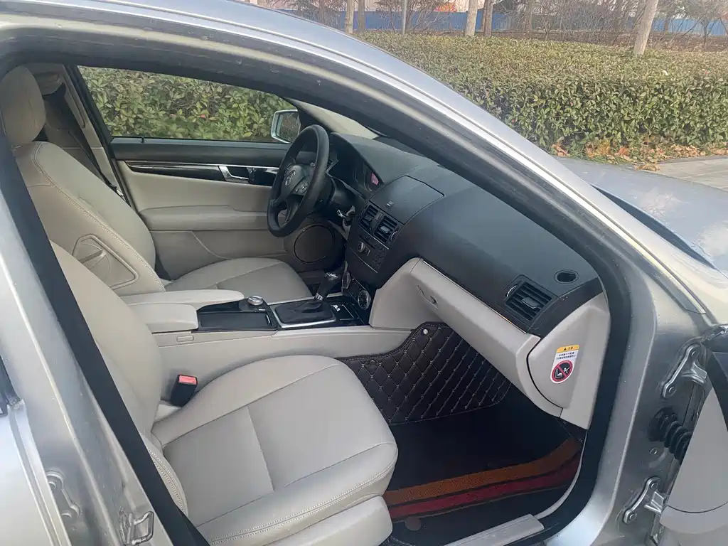 Mercedes-Benz C-Class 2010 — фото 10
