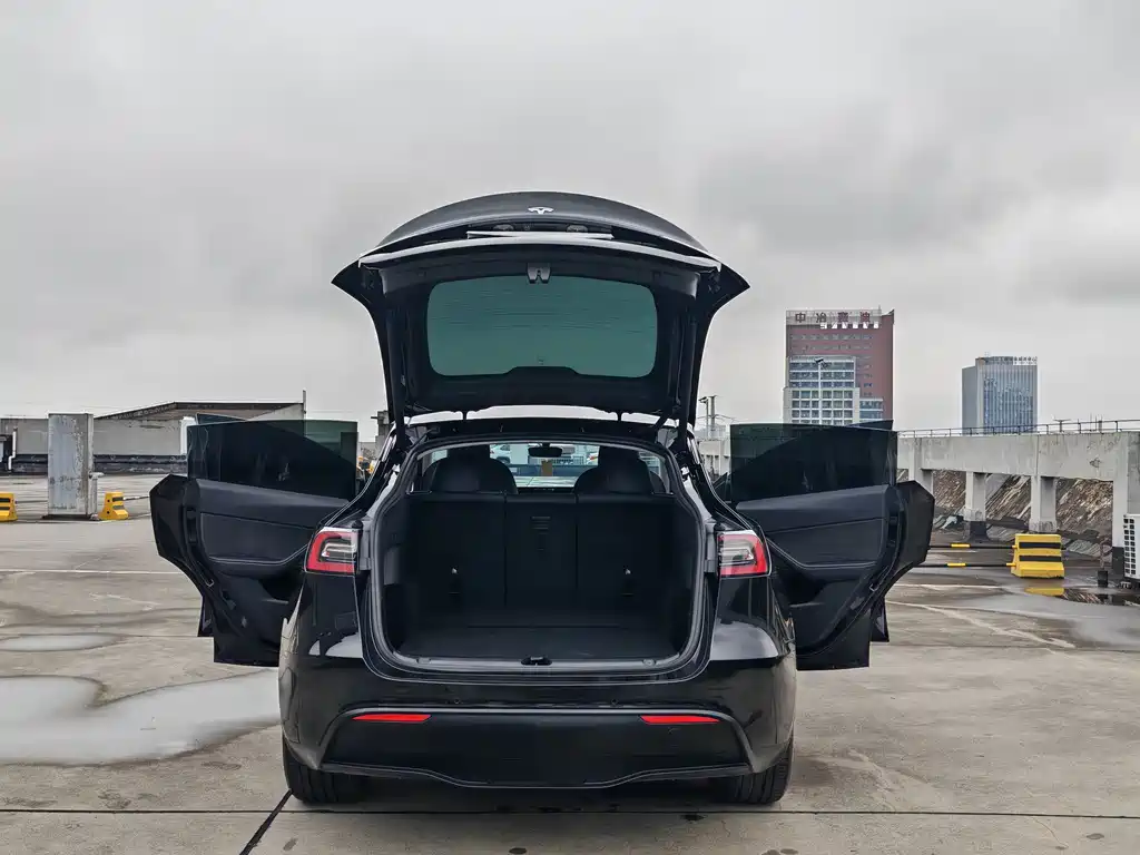 Tesla Model Y 2022 — фото 10