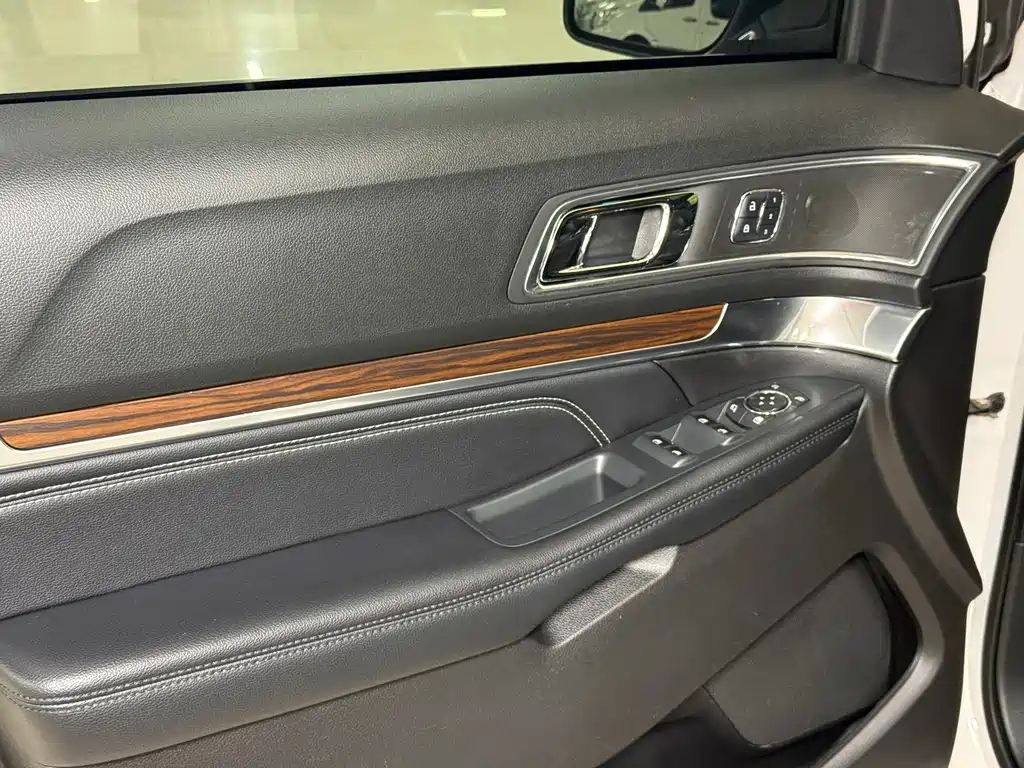 Ford Explorer 2018 — фото 16