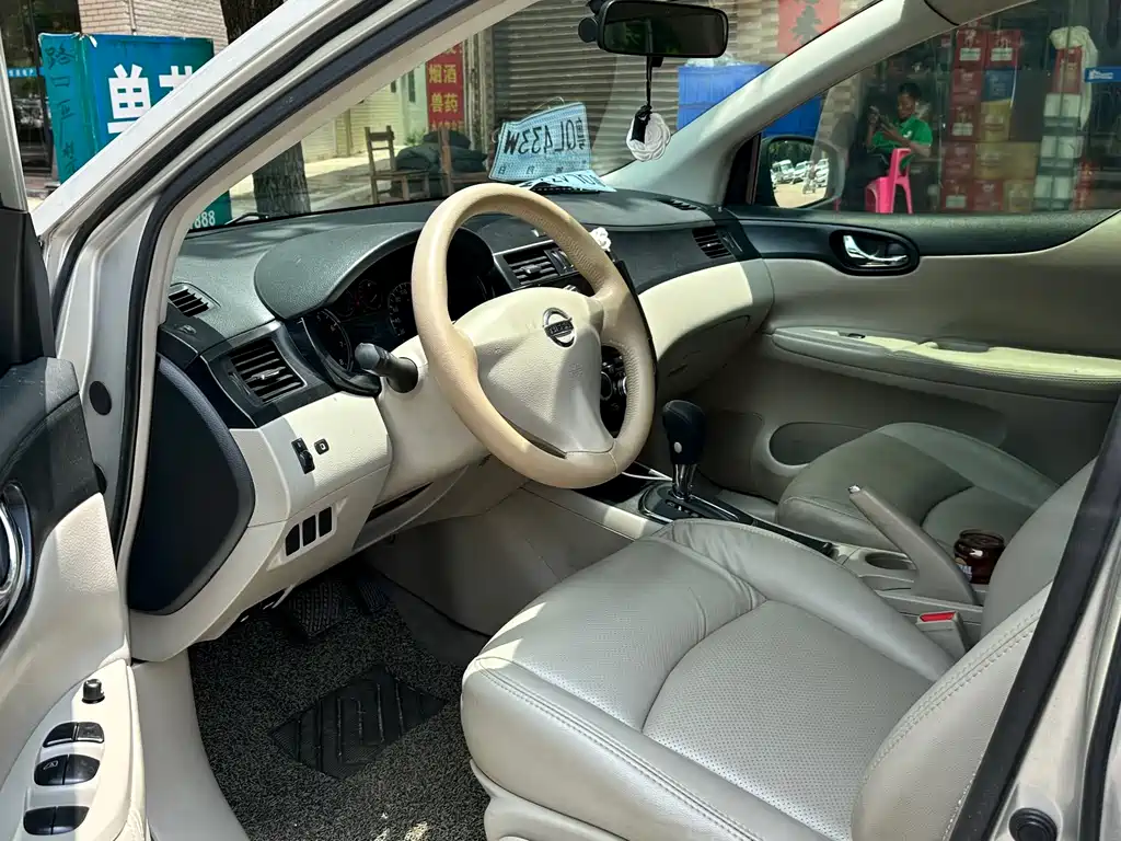 Nissan Tiida 2012