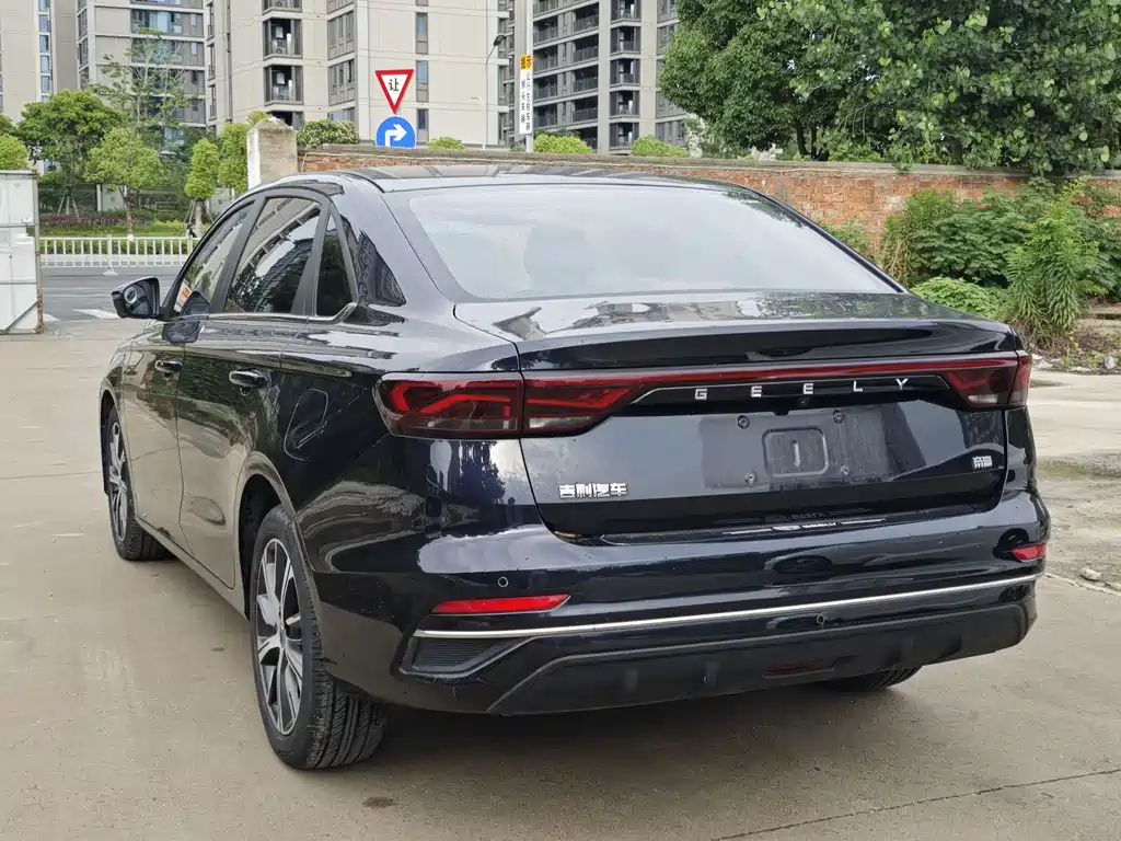 Geely Emgrand 2022 — фото 14